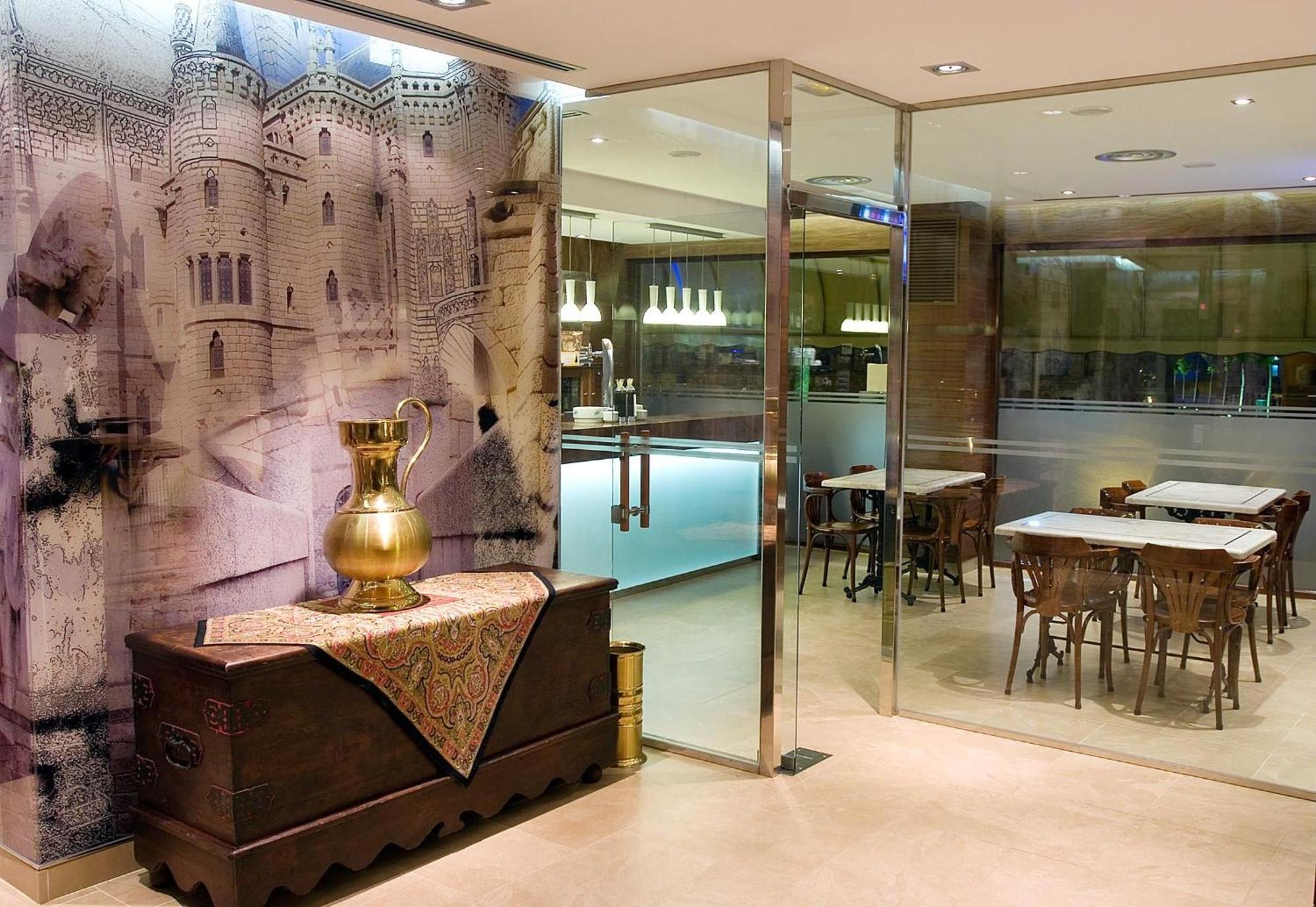 Hotel Restaurante La Peseta アストルガ エクステリア 写真