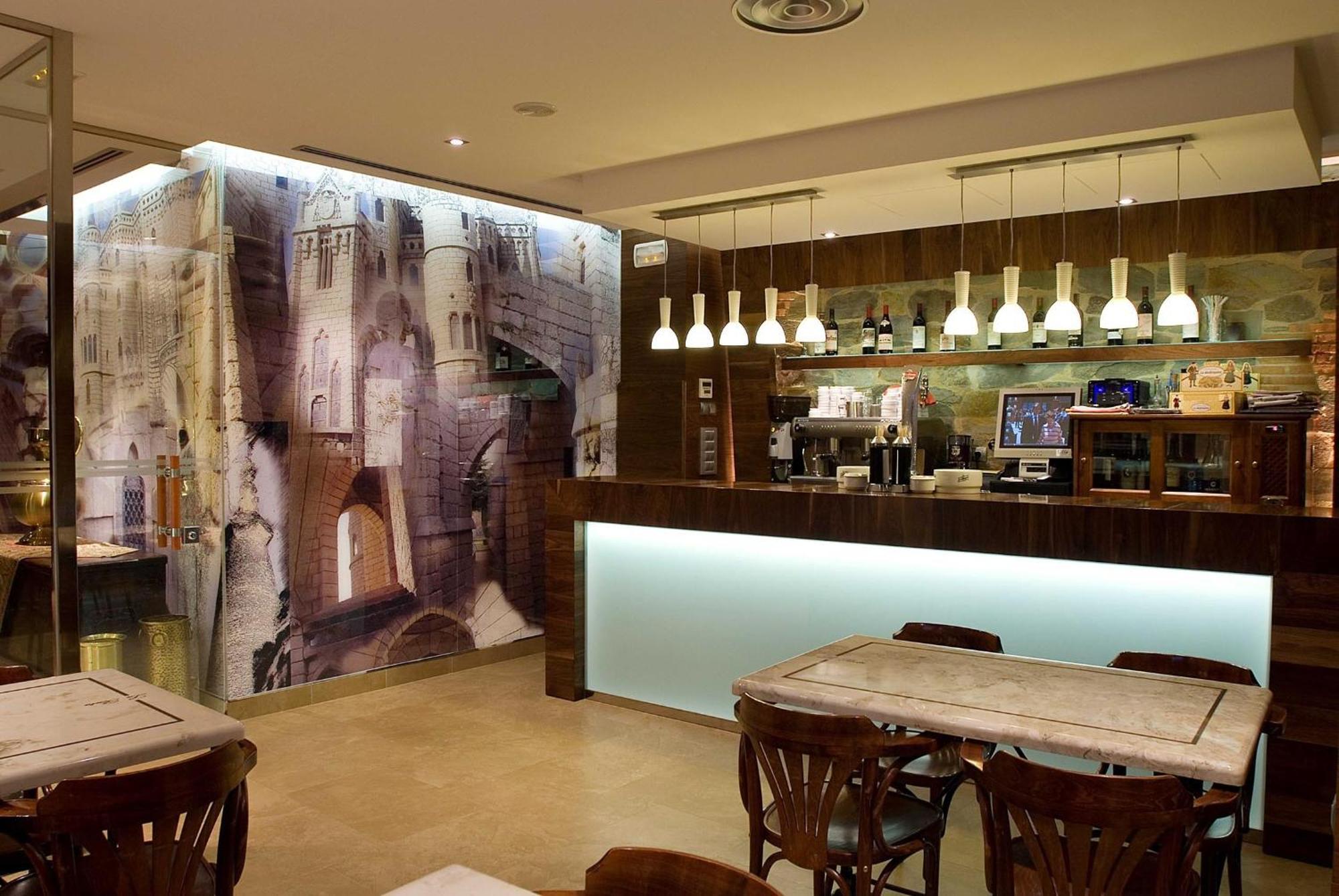 Hotel Restaurante La Peseta アストルガ エクステリア 写真