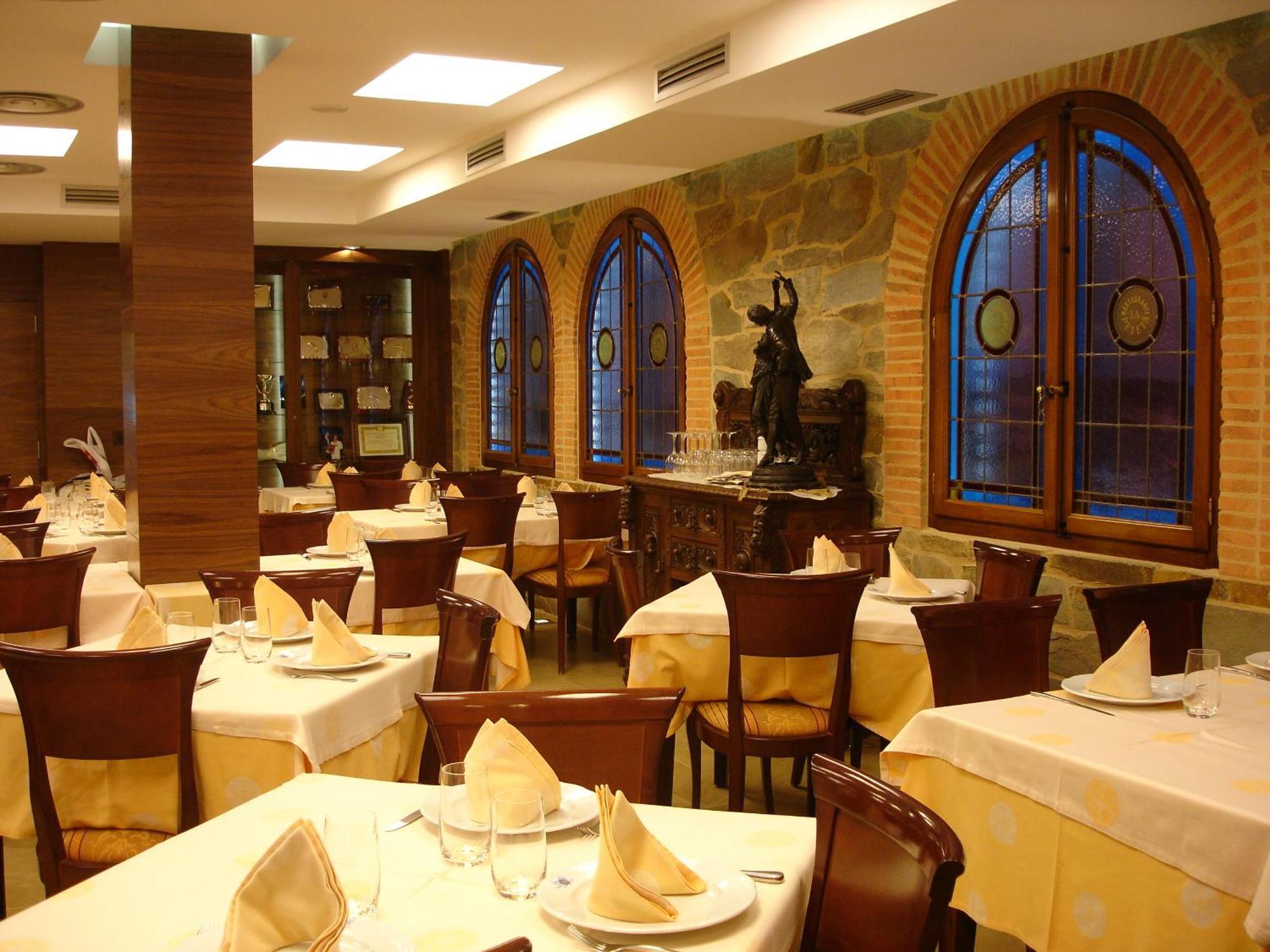 Hotel Restaurante La Peseta アストルガ エクステリア 写真